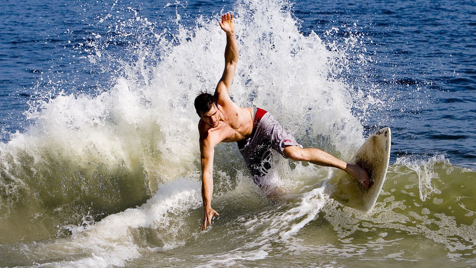 “英超争冠烽火燎原，胜负关系到最终排名”，英超实力分析